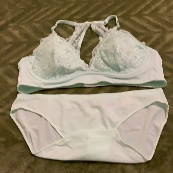 Cute PINK VS lace bra set. L - Picture 1 of 8